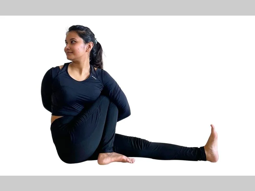 Marichi C (Marichyasana C) — photograph